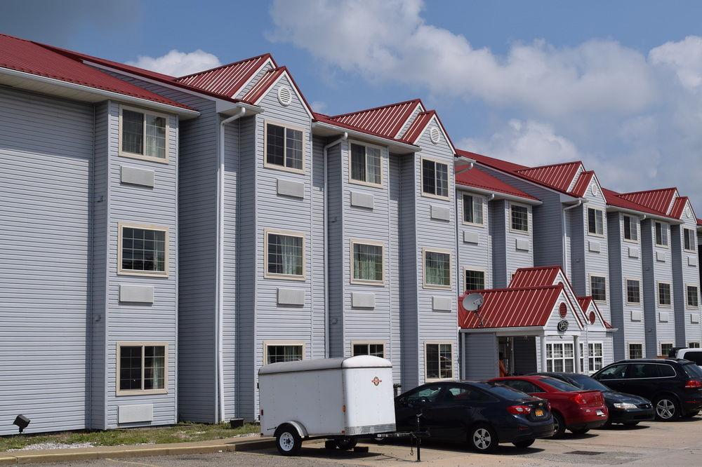 Econo Lodge Inn & Suites St. Clairsville Exterior photo