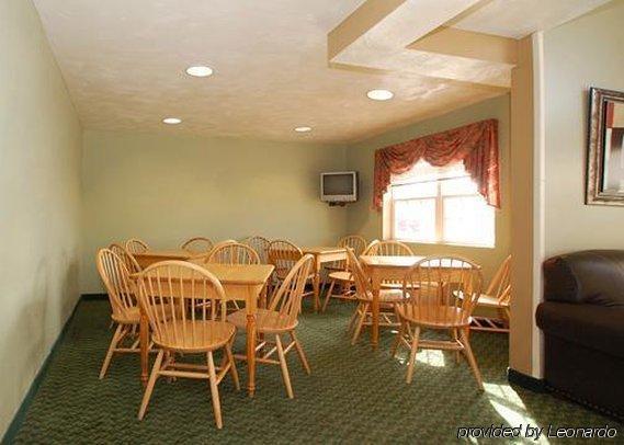 Econo Lodge Inn & Suites St. Clairsville Restaurant photo
