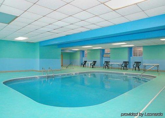 Econo Lodge Inn & Suites St. Clairsville Facilities photo