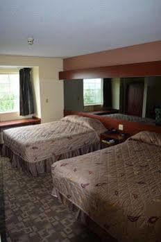 Econo Lodge Inn & Suites St. Clairsville Exterior photo