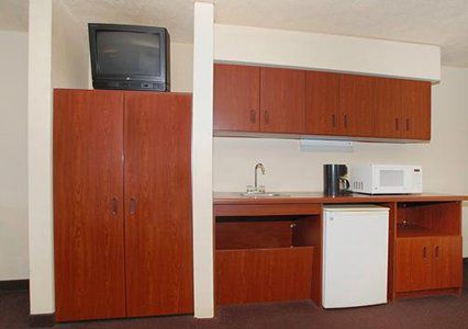 Econo Lodge Inn & Suites St. Clairsville Room photo
